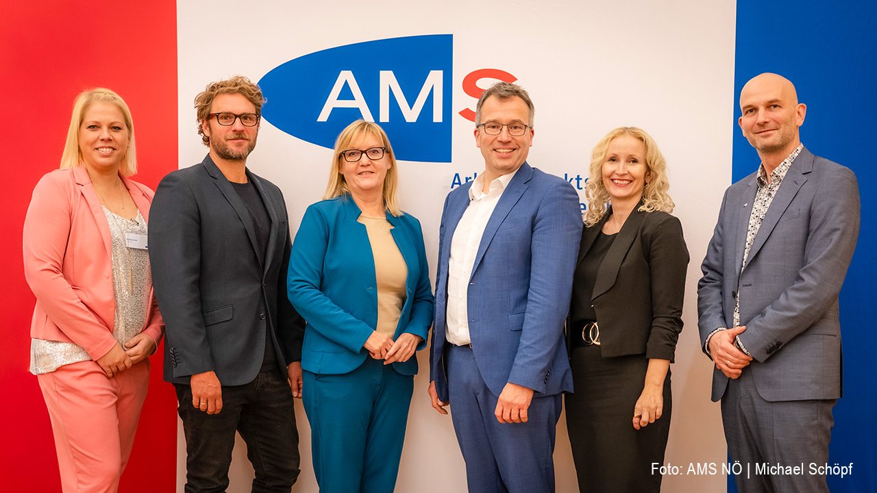 KAM-Forum des AMS Niederösterreich. Im Bild Barbara Sen (AMS NÖ, Service für Unternehmen), Max Hergst, Sandra Kern (Landesgeschäftsführerin AMS NÖ) Johannes Kopf (Vorstand AMS Österreich), Karmen Frena (stv. Landesgeschäftsführerin AMS NÖ), Michael Schöpf (AMS NÖ /Service für Unternehmen)