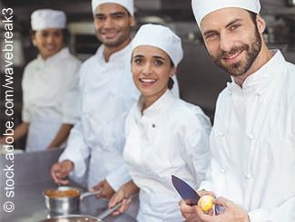 Köchinnen und Köche bei der Arbeit