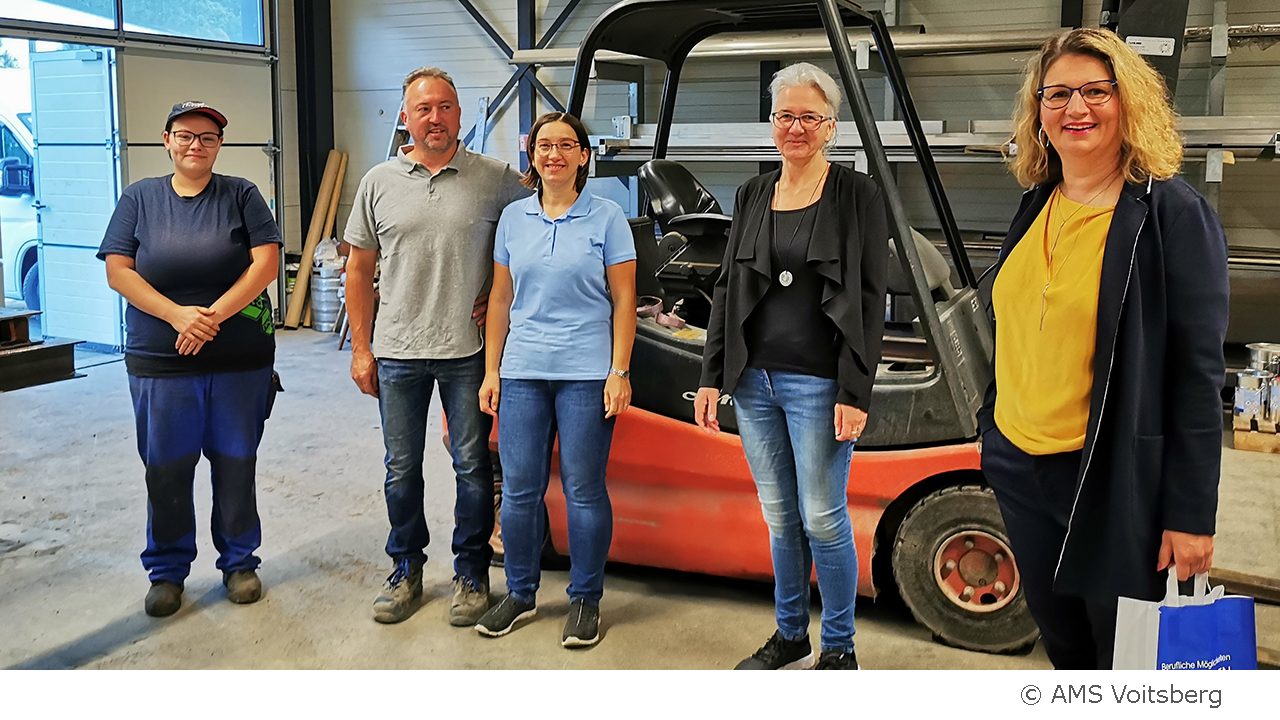 Foto v.l.n.r. Chiara Kasper, Heinrich und Daniela Gratzer, Margit Mair (ZAM), Barbara Jöbstl ( AMS)