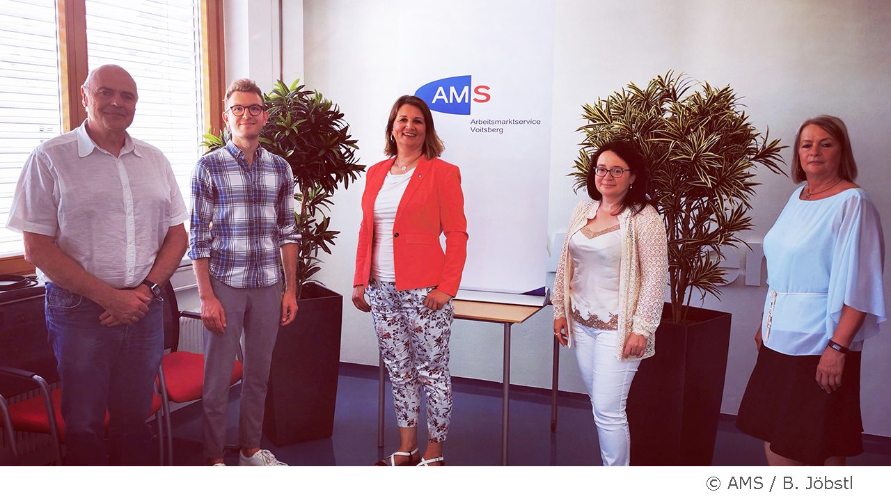 Foto v.l.n.r. Roland Langmann AMS Voitsberg, Dietmar Haan Landesgeschäftsstelle AMS Steiermark, Barbara Jöbstl AMS Voitsberg, Mag. Ibolya Czeke und Margarete Pöschl (Trenkwalder)
