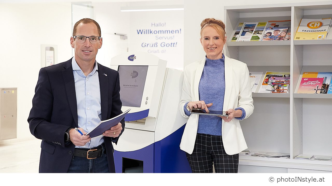 AMS Liezen Leiter Helge Röder und seine Stellvertreterin Brigitte Wasmer ziehen Bilanz über die Entwicklungen am regionalen Arbeitsmarkt und geben einen Ausblick auf die nächsten Monate im Bezirk Liezen