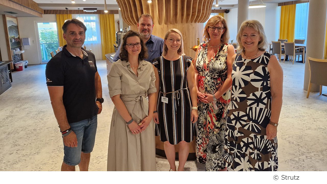 Foto von links nach rechts: Harald Brunner, Daniela Fail, Hartmut Kleindienst (AMS), Maria Hartmann, Heidemarie Ferstl (AMS), Ingeborg Krainer (ZAM)