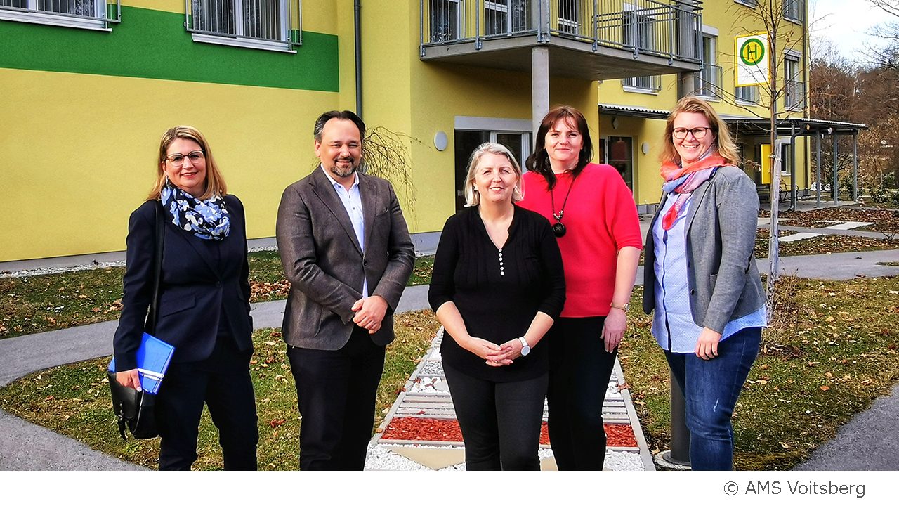 Bild von links nach rechts: Barbara Jöbstl (AMS), Martin Reiter, MAS (Pflegedirektor), Martina Hude, MAS (Pflegedienstleitung), Elfriede Schmiedt (Hausleitung), Claudia Tillinger (zam)