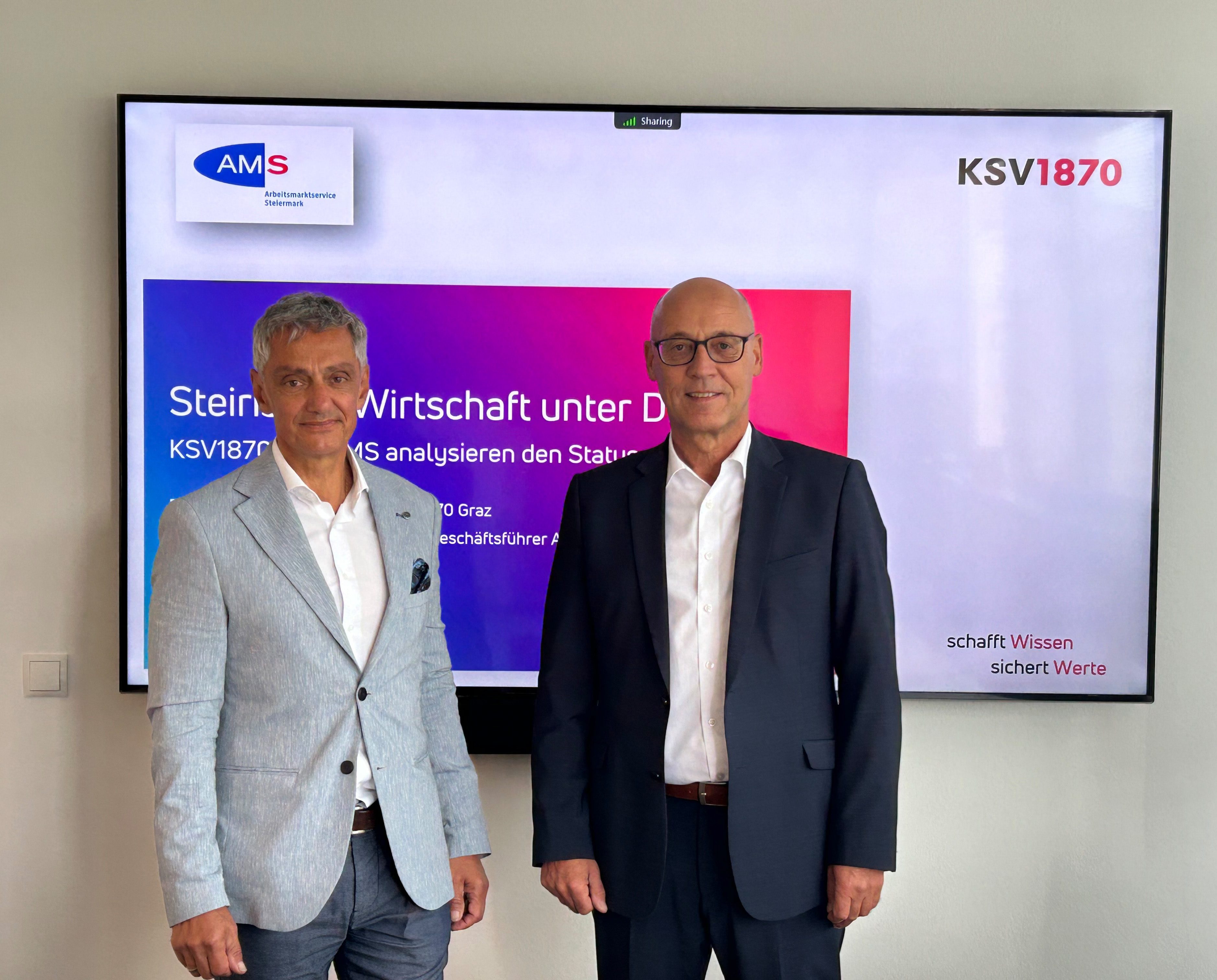 René Jonke, Leiter KSV1870 Region Süd, und AMS-Landesgeschäftsführer Karl-Heinz Snobe (Bild: AMS/Tauscher)