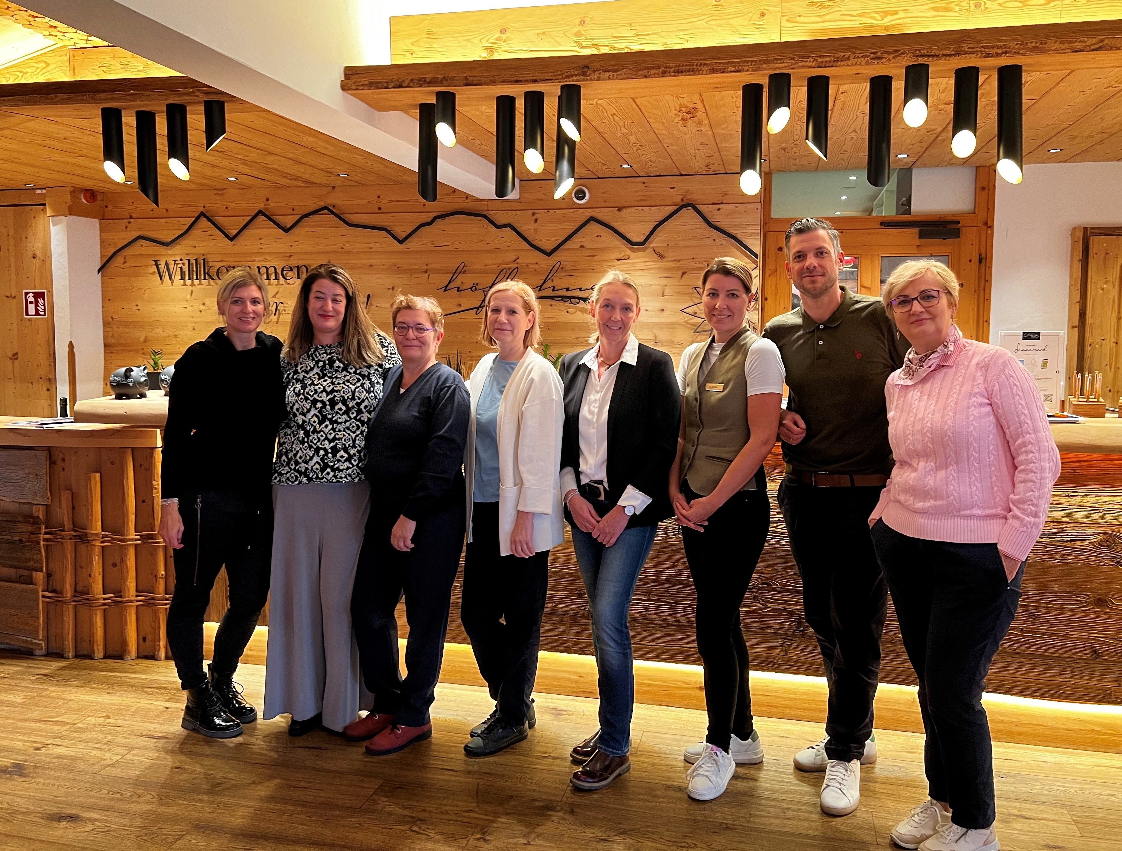 Betriebsbesuch von AMS Steiermark und EURES-Beraterinnen aus Griechenland und der Slowakei im Natur- und Wellnesshotel Höflehner (FC: AMS/Leitner)