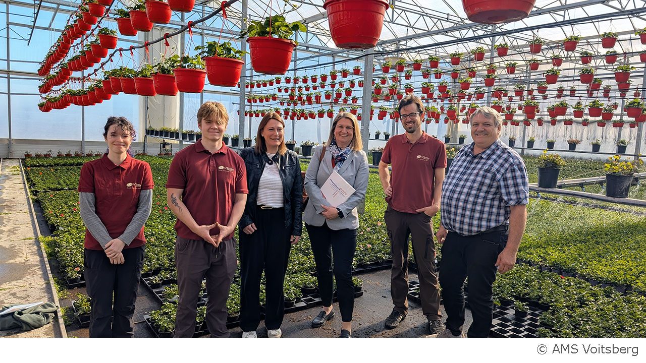 Bild von links nach r.echts: Laura-Emely Poßnig, Karlis Janis Skutans, (beide Blumen Plettig) Judith Schuster (move ment) Barbara Jöbstl (AMS) Fabian Strasser, Erwin Plettig (Blumen Plettig)