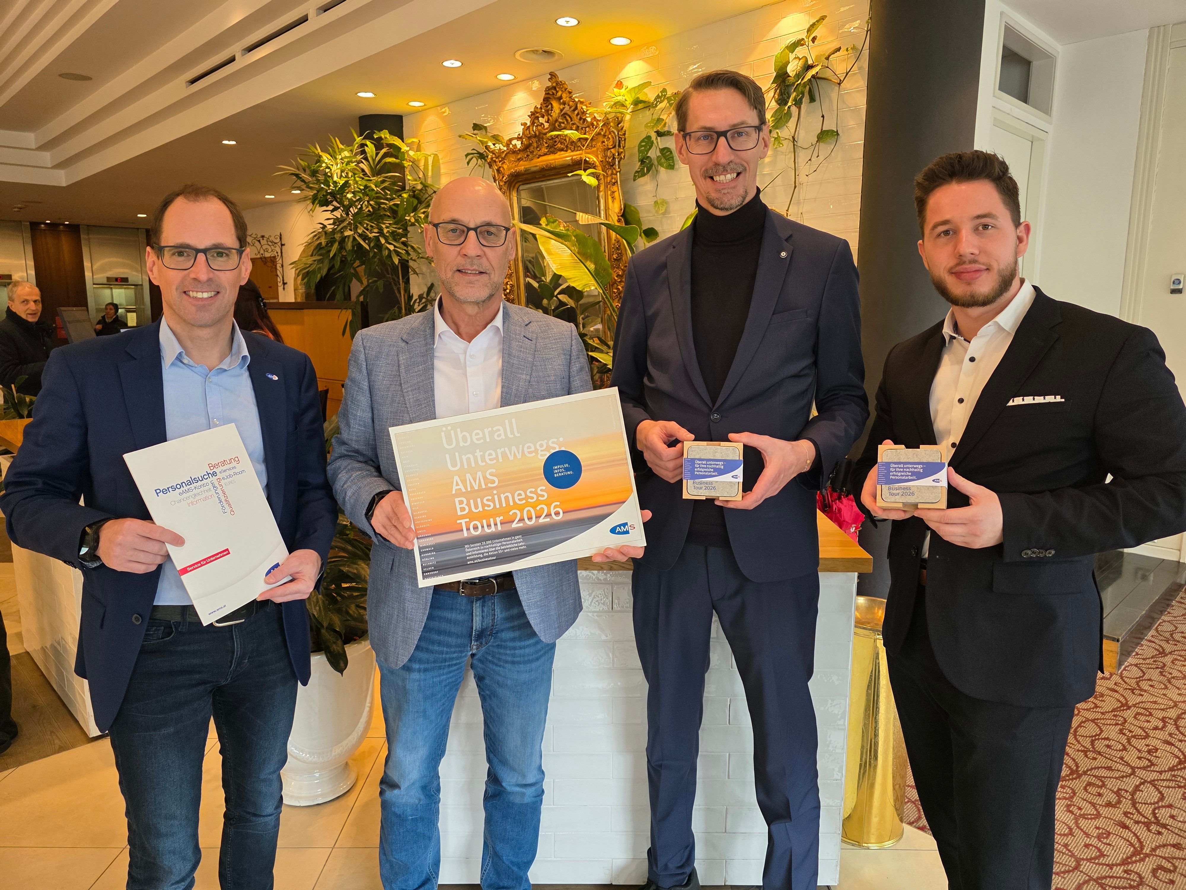 V.l.n.r.: Helge Röder, Karl-Heinz Snobe (beide AMS Steiermark), Fritz Wiedrich (Weitzer) und Admir Mesanovic (AMS Graz West und Umgebung) (FC AMS Stmk)