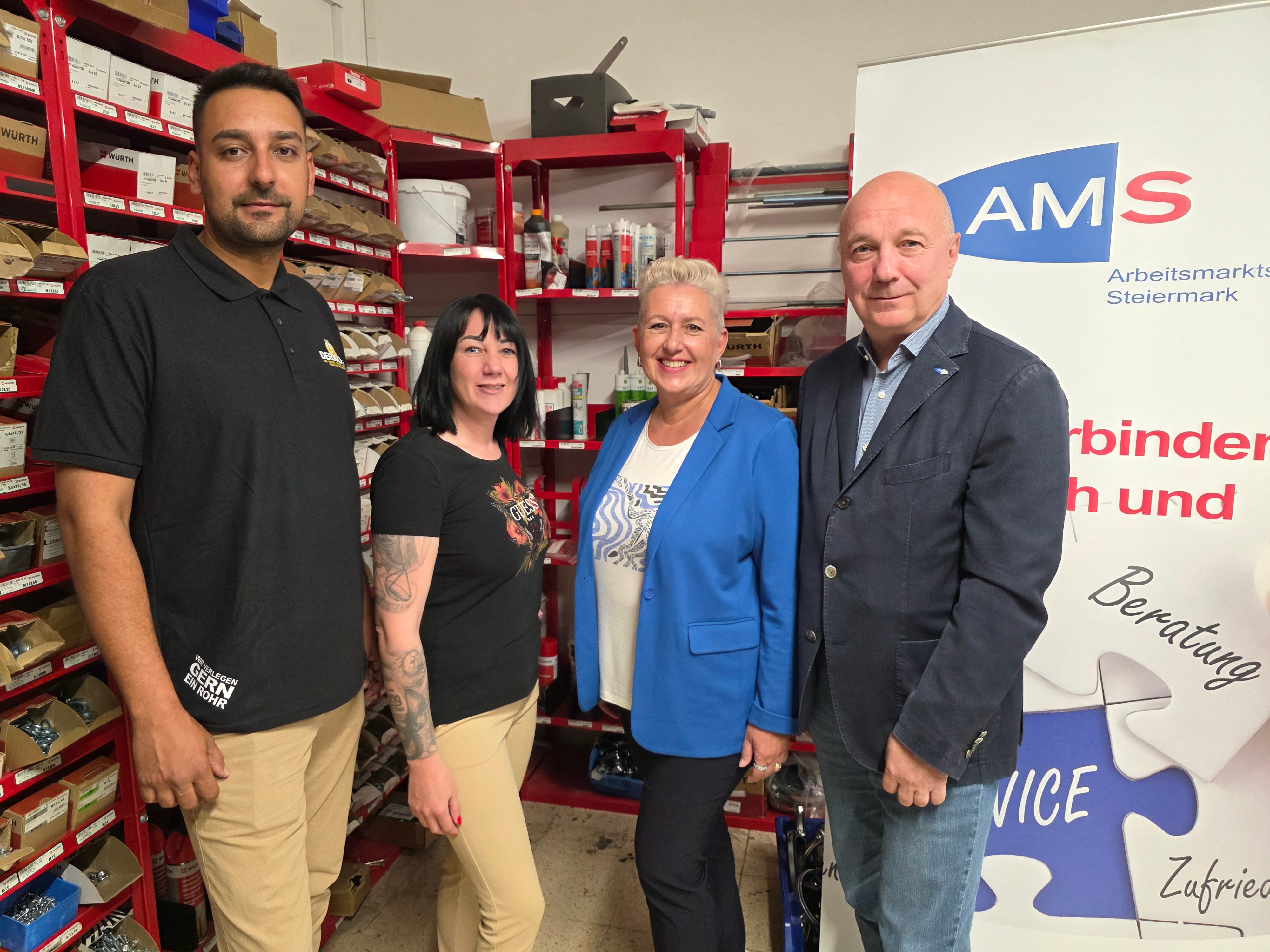 v.l.n.r. Karim Khallaf und Marion Derigo (Fa. Derigo), Sabine Willegger (Beraterin Service für Unternehmen AMS Graz West und Umgebung), Christian Namor (Leiter AMS Graz West und Umgebung) Fotocredit: AMS/Michael König