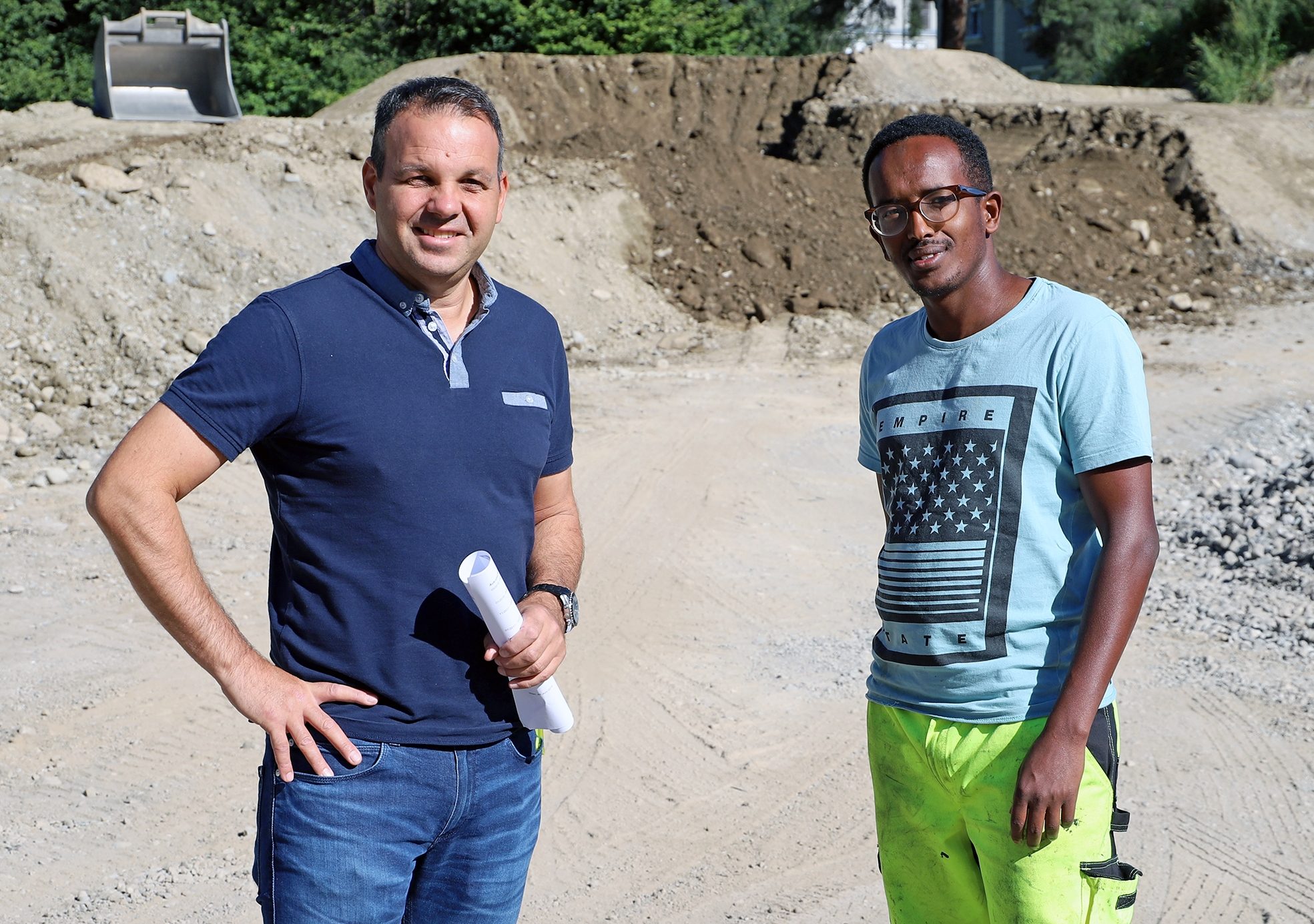 Erwin Rauch, Leiter HR-Management Hilti & Jehle (links) mit Fachkraft Awale Ali Ahmed.