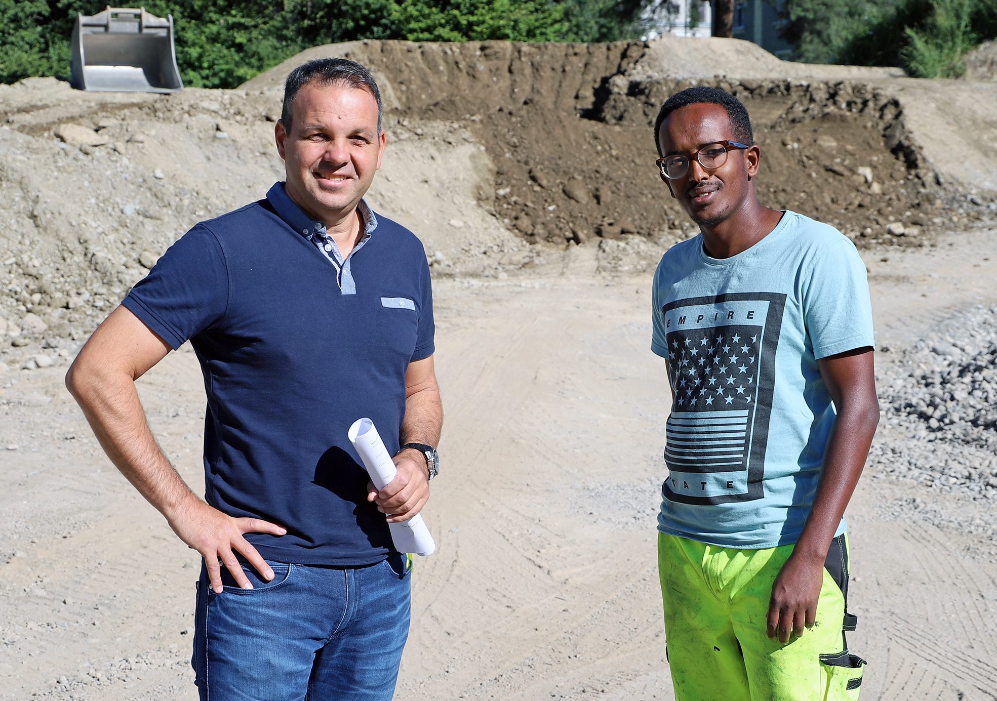 Erwin Rauch, Leiter HR-Management Hilti & Jehle (links) mit Fachkraft Awale Ali Ahmed. 