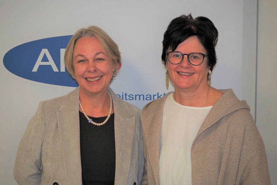 Sabine Platzer-Werlberger, Landesgeschäftsführerin des AMS Tirol und Petra Draxl Vorständin des AMS Österreich