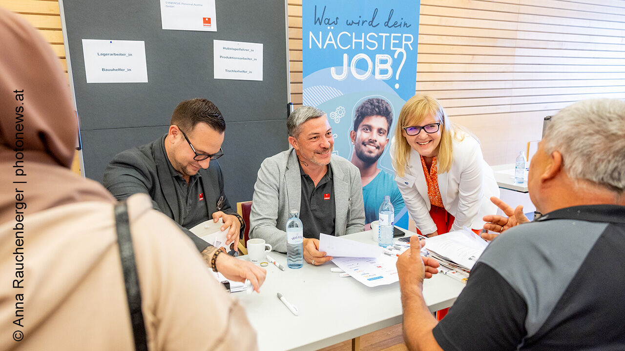 Chancenmesse im WIFI St. Pölten: AMS NÖ-Landesgeschäftsführerin Sandra Kern beim Messerundgang