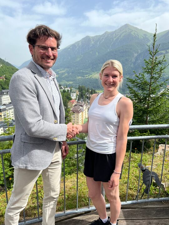 Geschäftsführer Christoph Köstinger mit Verena Riedlsperger 
