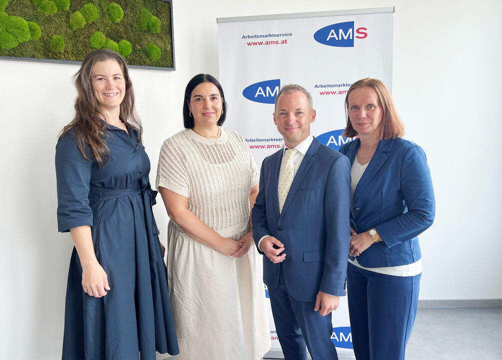 v.l.: AMS-Landesgeschäftsführerin Julia Kröll, Katrin Klimitsch (Leiterin der AMS-Geschäftsstelle Hallein), Franz Huber (Leiter der AMS-Geschäftsstelle Salzburg-Stadt) und Manuela Seidl (Leiterin der AMS-Geschäftsstelle Salzburg-Umgebung)