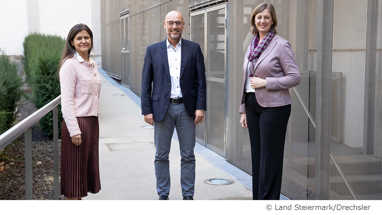 Soziallandesrätin Doris Kampus, AMS-Landesgeschäftsführer Karl-Heinz Snobe und Wirtschaftslandesrätin Barbara Eibinger-Miedl
