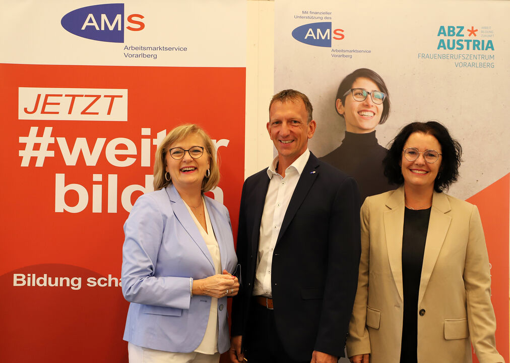 v.l.: Manuela Vollmann, GF ABZ*AUSTRIA; Bernhard Bereuter, LGS AMS Vorarlberg; Benedicte Hämmerle, Unternehmensberaterin, Obfrau der Fachgruppe UBIT der Wirtschaftskammer Vorarlberg.
